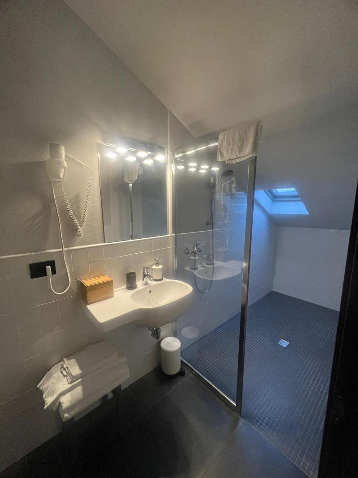 Smart Hotel Карпи Екстериор снимка