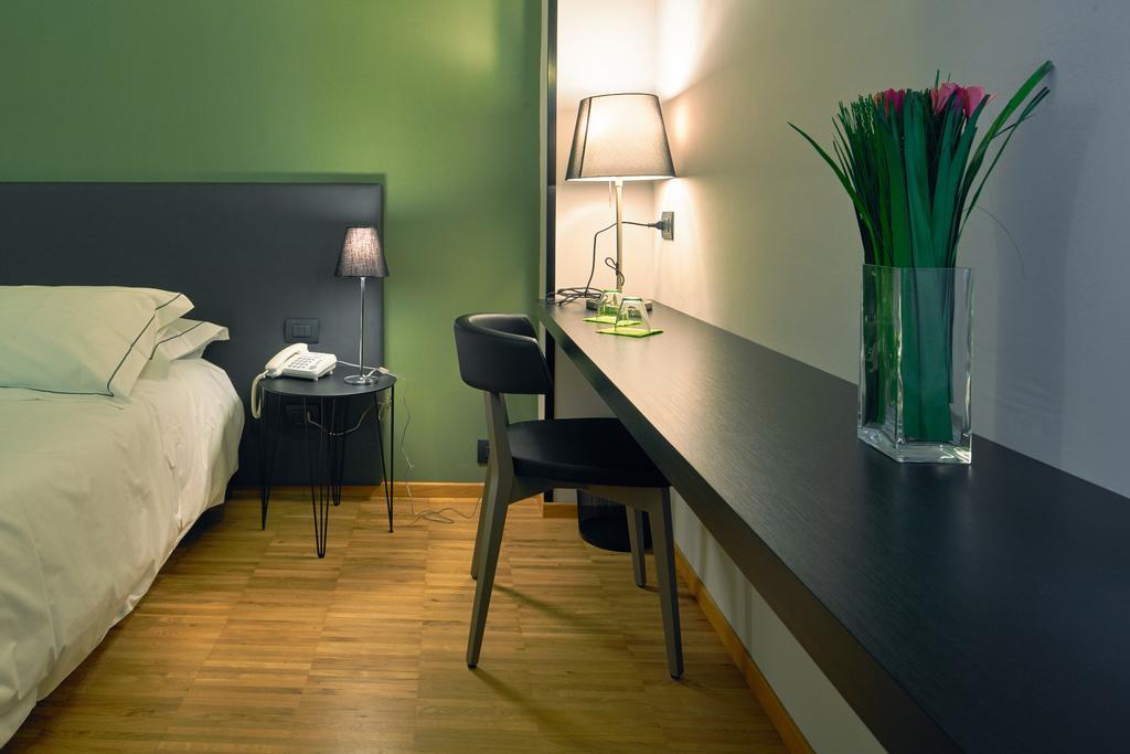 Smart Hotel Карпи Екстериор снимка