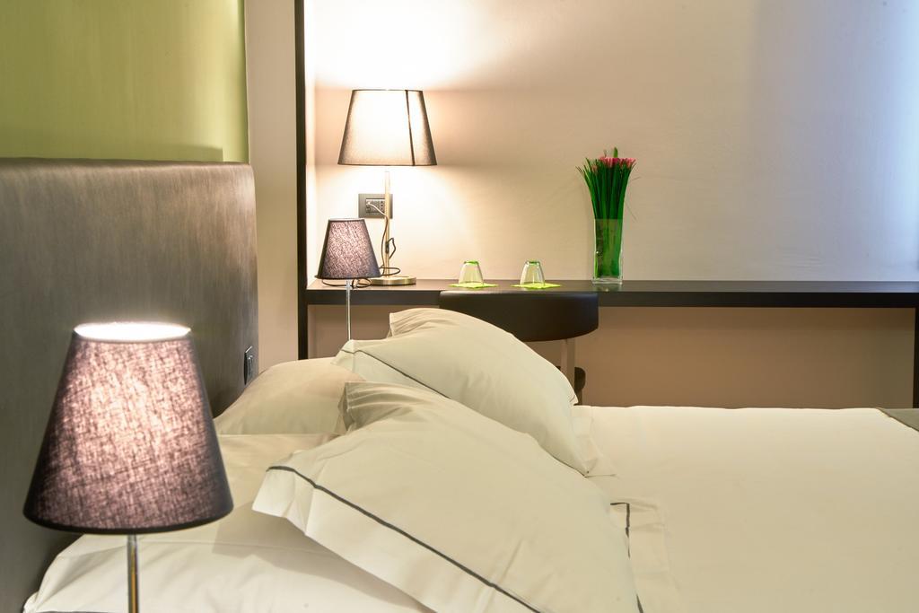 Smart Hotel Карпи Екстериор снимка