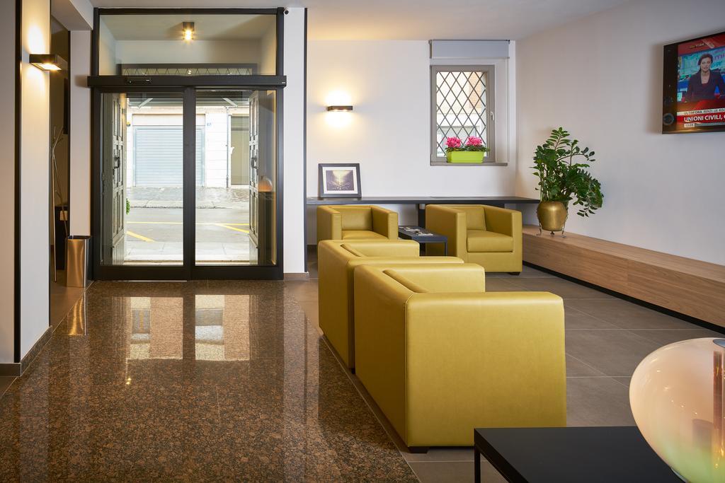 Smart Hotel Карпи Екстериор снимка